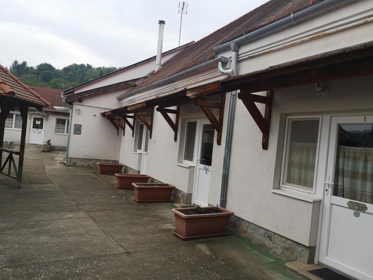 Gomba Panzio Bed & Breakfast Velem Bagian luar foto