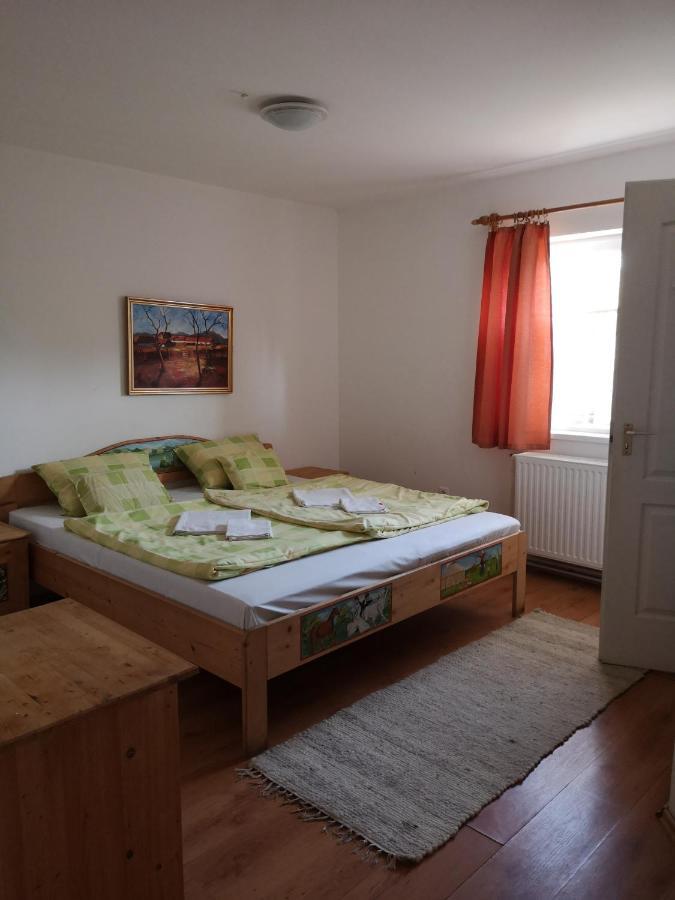 Gomba Panzio Bed & Breakfast Velem Bagian luar foto